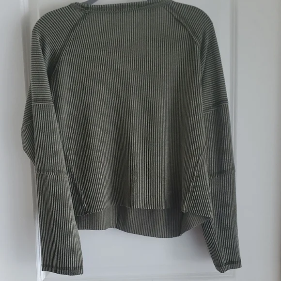 Discreet Olive Ribbed Knitwear - Picture 3 of 3